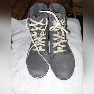 Timberlin Gray Women's Boots Size 5.5